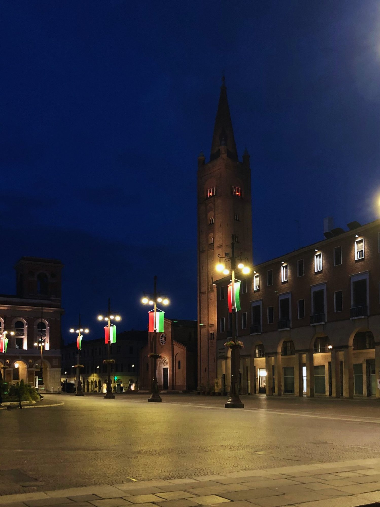 Piazza Saffi in Forlì at night